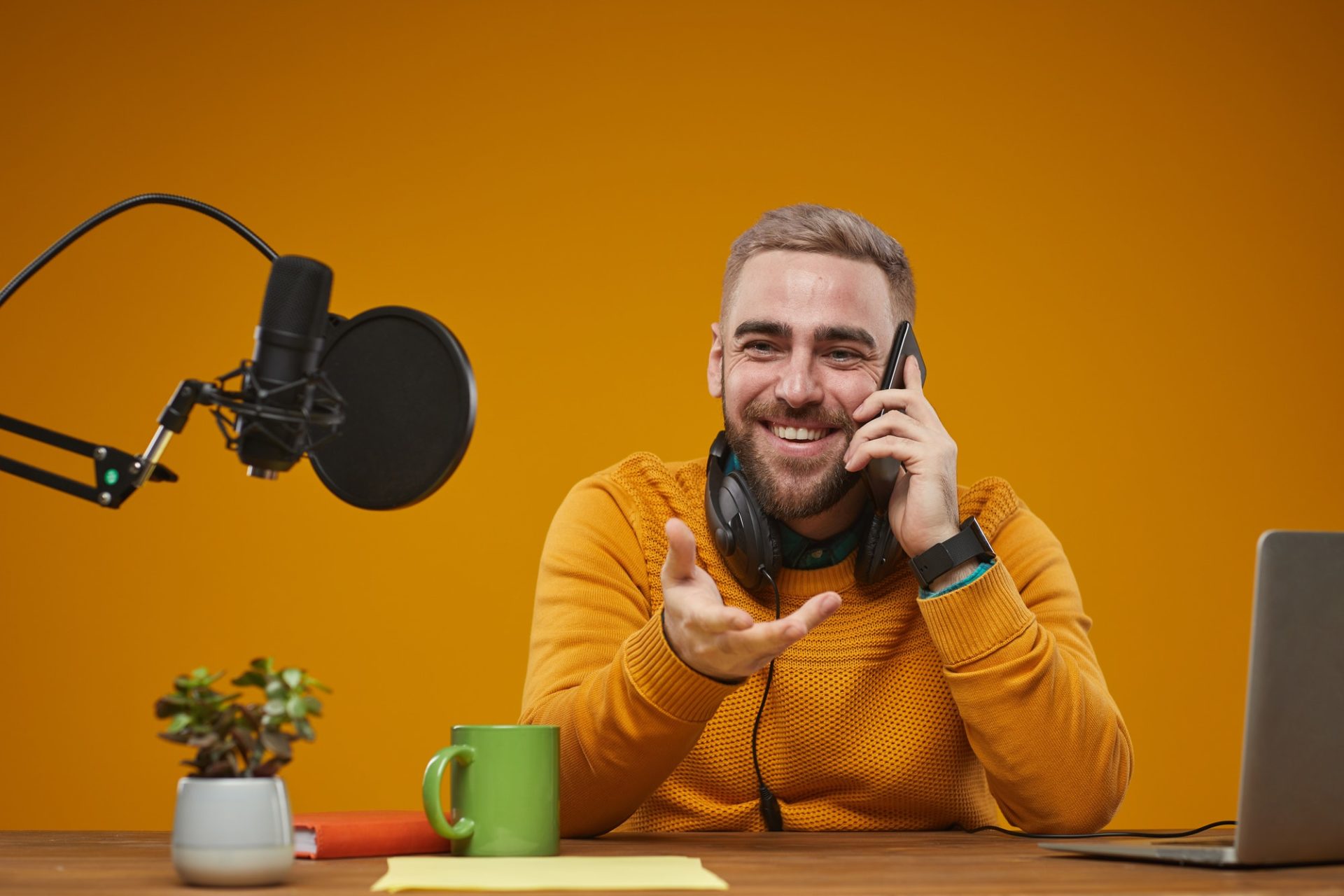 Texto jornalístico de Rádio e TV com objetividade e clareza