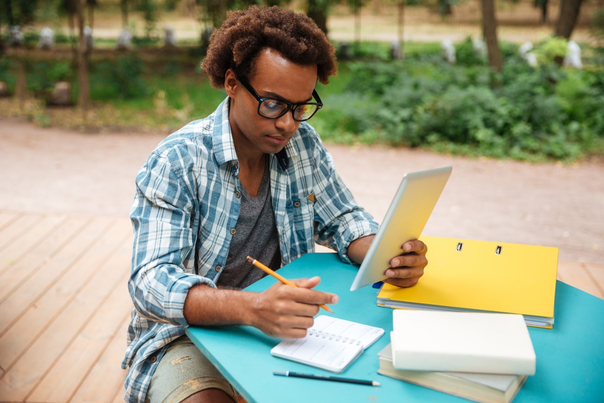 Aprenda as diferenças entre textos jornalísticos e acadêmicos
