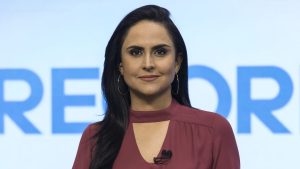 Repórter Carla Cecato foi demitida por e-mail pela Record