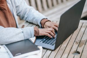 Quais são os custos de criar um blog para jornalistas