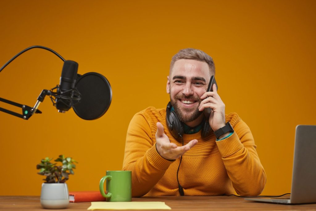 Texto jornalístico de Rádio e TV com objetividade e clareza