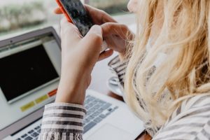 O Social Media deve responder directs e comentários dos clientes?