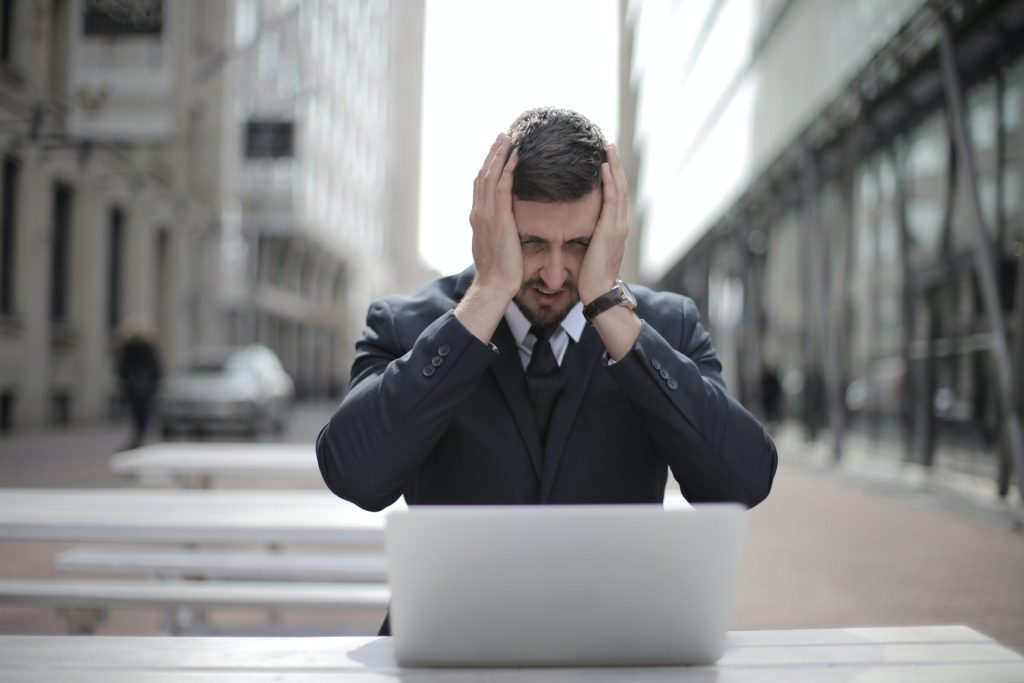 Burnout e trabalho na produção de conteúdo na internet