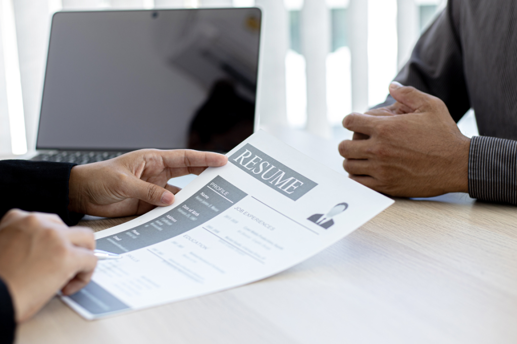 Melhores práticas para conquistar oportunidades de emprego no Jornalismo