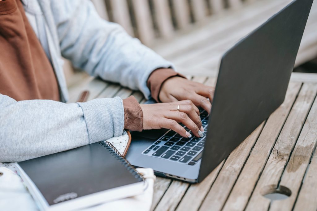 Quais são os custos de criar um blog para jornalistas
